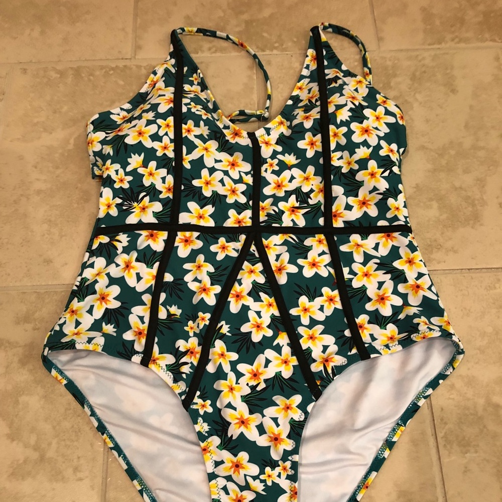 Cupshe Swimsuit - Large